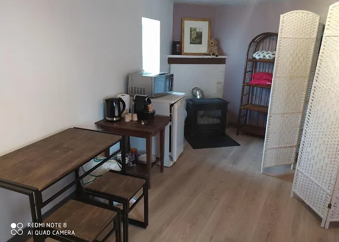 Chambre Tranquille Et Confortable Pour Etape